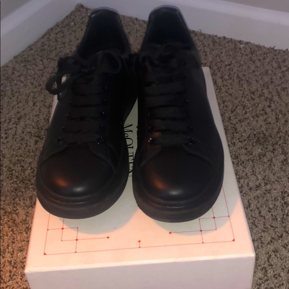 All Black Alexander Mcqueens